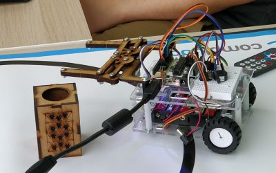 Robot Crystalino con pinza manipuladora